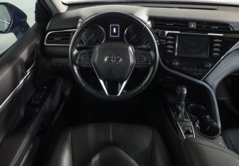 Подержанный автомобиль Toyota Camry Sedan 2019 года (10 фото)