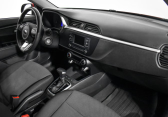 Подержанный автомобиль Kia Rio Sedan 2021 года (12 фото)