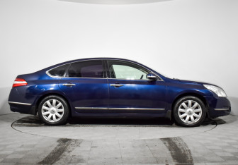 Подержанный автомобиль Nissan Teana 2009 года (4 фото)