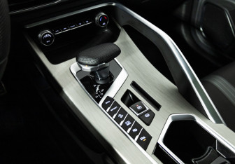 Подержанный автомобиль Geely Coolray 2023 года (18 фото)