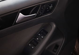 Подержанный автомобиль Volkswagen Jetta Sedan 2014 года (10 фото)