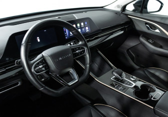 Подержанный автомобиль Omoda C5 2023 года (11 фото)