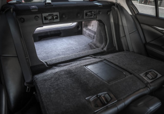 Подержанный автомобиль Infiniti Q50 2016 года (33 фото)