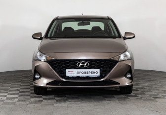 Подержанный автомобиль Hyundai Solaris Sedan 2021 года (2 фото)