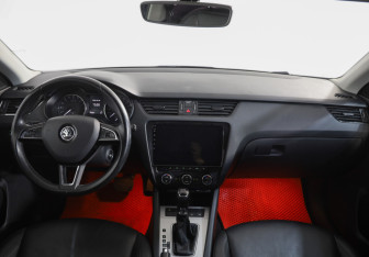 Подержанный автомобиль Skoda Octavia Liftback 2016 года (11 фото)