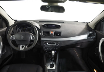 Подержанный автомобиль Renault Fluence 2010 года (9 фото)