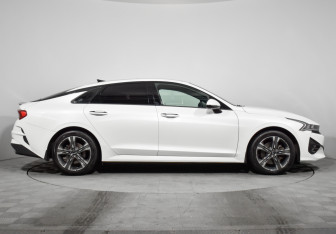 Подержанный автомобиль Kia K5 2021 года (4 фото)