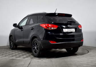 Подержанный автомобиль Hyundai ix35 2012 года (7 фото)