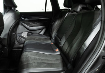 Подержанный автомобиль Geely Monjaro 2024 года (10 фото)