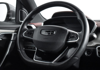 Подержанный автомобиль Geely Coolray 2023 года (17 фото)