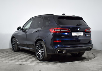 Подержанный автомобиль BMW X5 2018 года (7 фото)