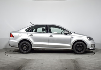 Подержанный автомобиль Volkswagen Polo Sedan 2017 года (4 фото)