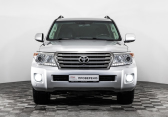 Подержанный автомобиль Toyota Land Cruiser Suv 2012 года (3 фото)