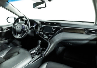 Подержанный автомобиль Toyota Camry Sedan 2018 года (9 фото)