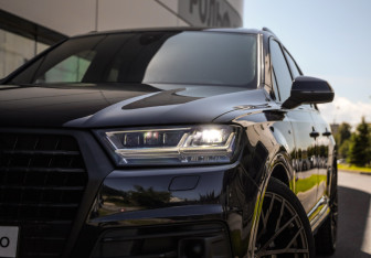 Подержанный автомобиль Audi Q7 2015 года (2 фото)