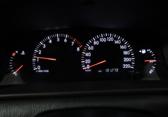 Подержанный автомобиль Toyota Corolla Hatchback 2006 года (12 фото)