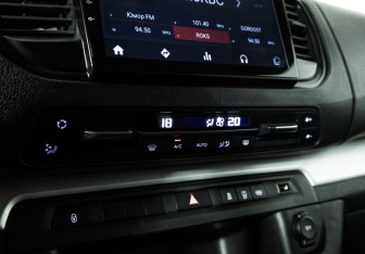 Подержанный автомобиль Citroen SpaceTourer 2019 года (16 фото)