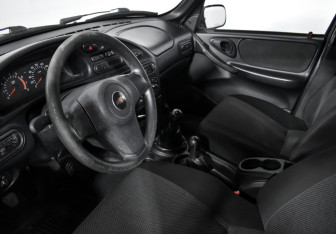Подержанный автомобиль Chevrolet Niva 2011 года (9 фото)