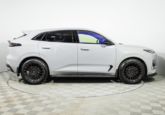 Подержанный автомобиль Changan UNI-K 2023 года (4 фото)