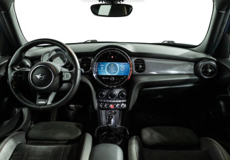 Подержанный автомобиль MINI Hatch 2021 года (13 фото)