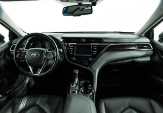 Подержанный автомобиль Toyota Camry Sedan 2021 года (13 фото)