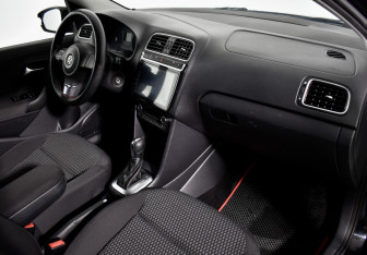 Подержанный автомобиль Volkswagen Polo Sedan 2013 года (12 фото)