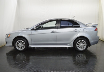 Подержанный автомобиль Mitsubishi Lancer Sedan 2010 года (8 фото)
