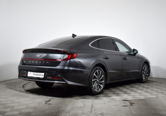 Подержанный автомобиль Hyundai Sonata 2021 года (5 фото)