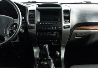 Подержанный автомобиль Toyota Land Cruiser Prado 2007 года (14 фото)