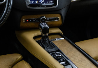 Подержанный автомобиль Volvo XC90 2015 года (14 фото)