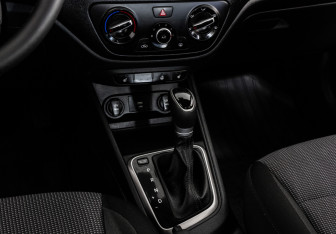 Подержанный автомобиль Hyundai Solaris Sedan 2021 года (12 фото)