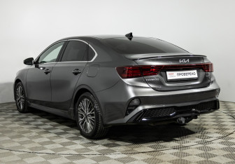 Подержанный автомобиль Kia Cerato Sedan 2022 года (7 фото)