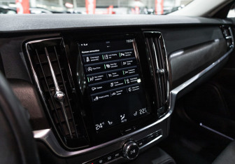 Подержанный автомобиль Volvo V90 Cross Country 2019 года (20 фото)