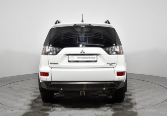 Подержанный автомобиль Mitsubishi Outlander 2011 года (6 фото)