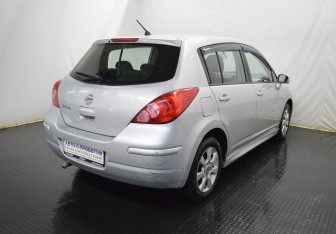Подержанный автомобиль Nissan Tiida Hatchback 2010 года (5 фото)