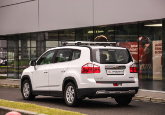 Подержанный автомобиль Chevrolet Orlando 2014 года (8 фото)