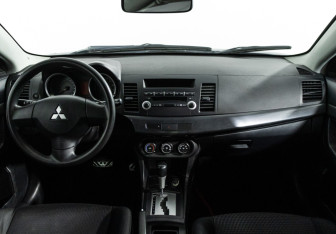 Подержанный автомобиль Mitsubishi Lancer Sedan 2008 года (13 фото)