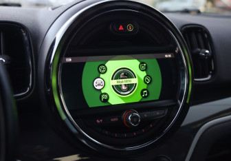 Подержанный автомобиль MINI Countryman 2018 года (15 фото)