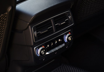 Подержанный автомобиль Audi Q7 2015 года (27 фото)