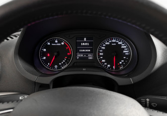 Подержанный автомобиль Audi A3 Hatchback 2015 года (16 фото)