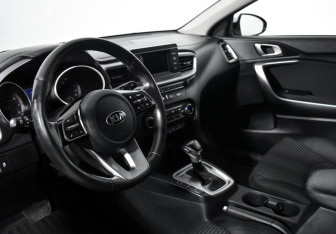 Подержанный автомобиль Kia Ceed Hatchback 2018 года (9 фото)