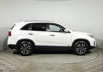 Подержанный автомобиль Kia Sorento 2013 года (4 фото)