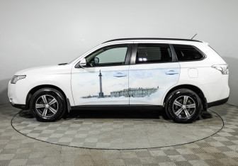 Подержанный автомобиль Mitsubishi Outlander 2012 года (8 фото)