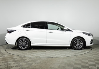 Подержанный автомобиль Omoda S5 2023 года (4 фото)