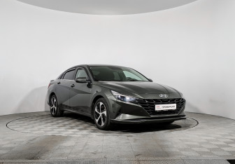 Подержанный автомобиль Hyundai Elantra Sedan 2021 года (3 фото)
