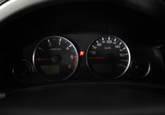 Подержанный автомобиль Nissan Pathfinder 2006 года (11 фото)