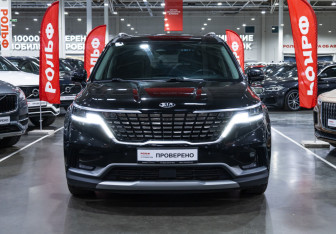 Подержанный автомобиль Kia Carnival 2021 года (4 фото)