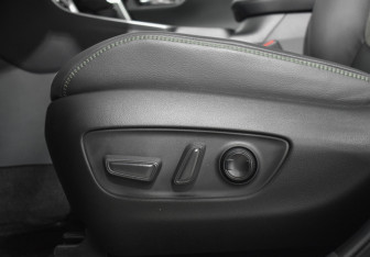Подержанный автомобиль Toyota RAV4 2025 года (21 фото)