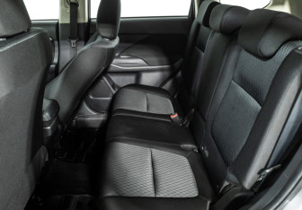 Подержанный автомобиль Mitsubishi Outlander 2013 года (11 фото)