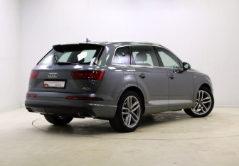 Подержанный автомобиль Audi Q7 2018 года (3 фото)